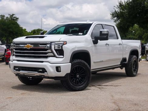 Used 2024 Chevrolet Silverado 2500 High Country w/ Technology Package AWD/4WD image 2