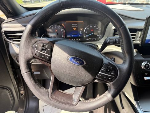Used 2020 Ford Explorer XLT w/ Equipment Group 202A RWD image 17