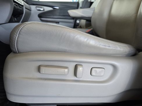 Used 2021 Honda Pilot Touring image 12