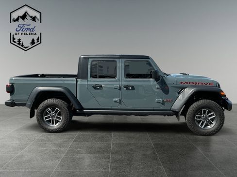 Used 2025 Jeep Gladiator Mojave w/ Convenience Group AWD/4WD image 6