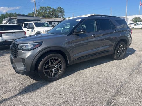 Used 2025 Ford Explorer ST-Line w/ ST-Line Street Pack AWD/4WD image 1