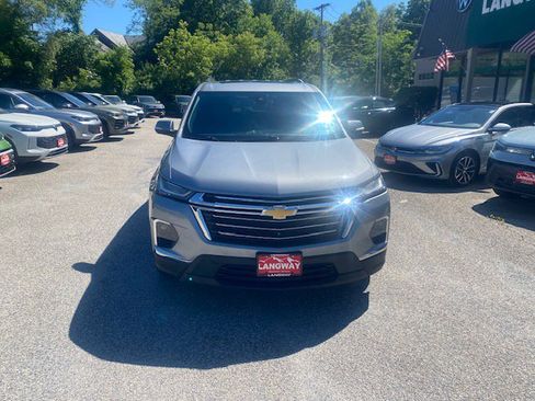 Used 2023 Chevrolet Traverse LT w/ LT Premium Package AWD/4WD image 2