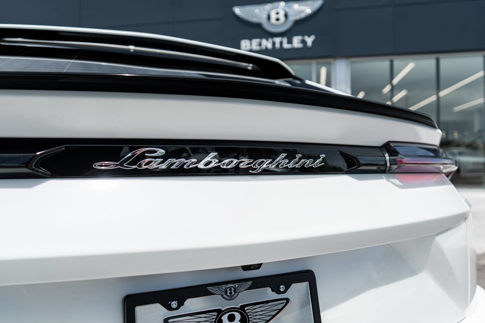Used 2024 Lamborghini Urus S AWD/4WD image 12
