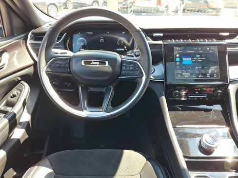 Used 2023 Jeep Grand Cherokee Altitude image 9