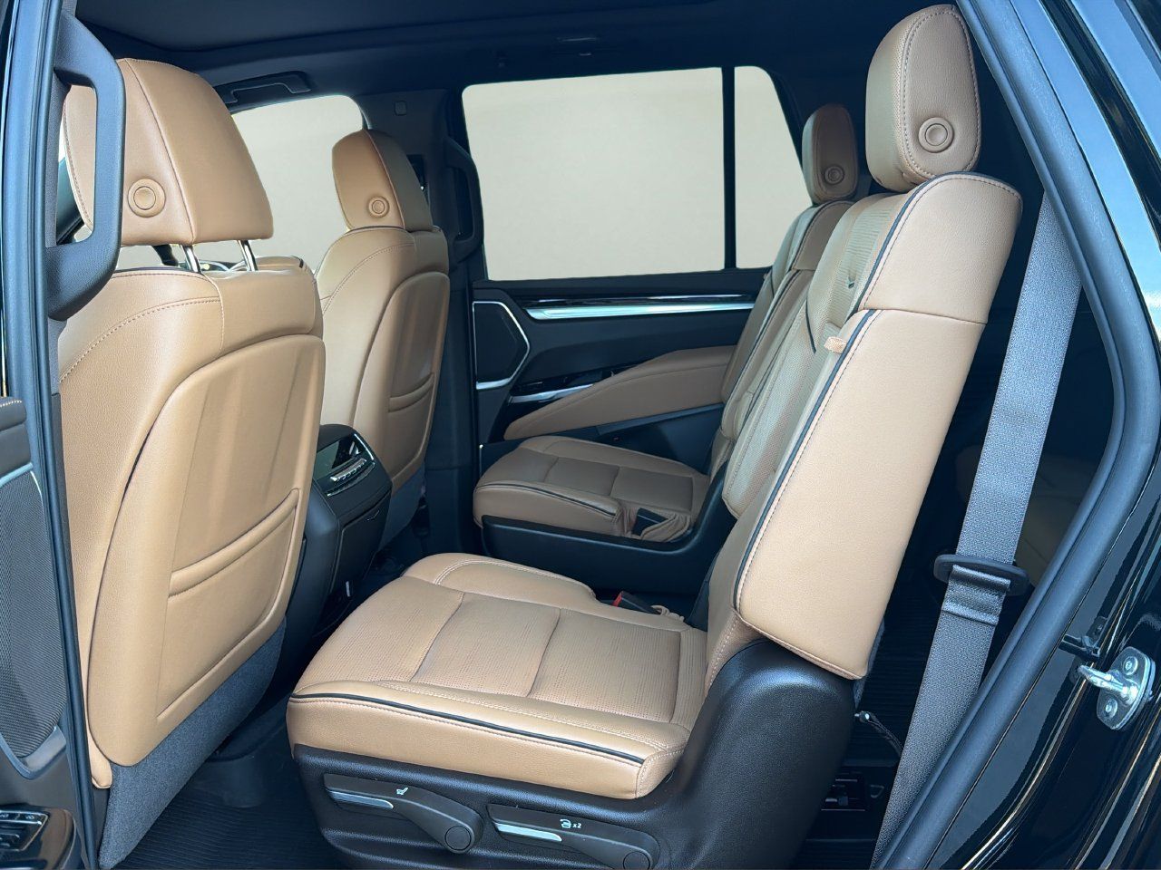 Certified 2025 Cadillac Escalade Premium Luxury w/ LPO, Floor Liner Package RWD image 13