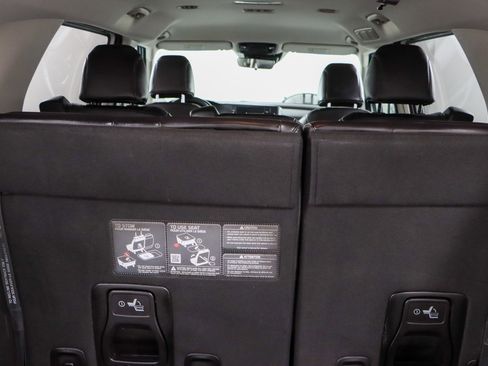 Used 2024 Kia Carnival LX image 30