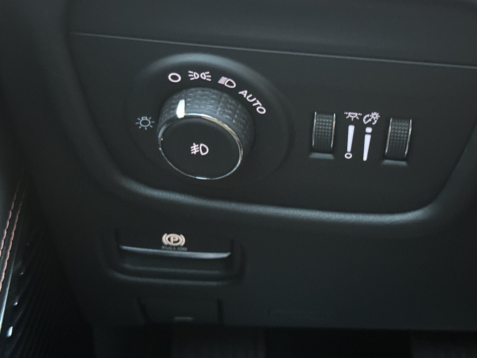 Used 2025 Jeep Grand Cherokee Summit AWD/4WD image 33