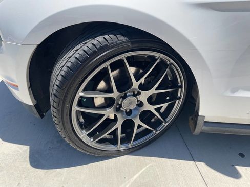 Used 2010 Ford Mustang GT Premium image 14