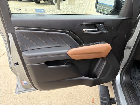 Used 2024 GMC Canyon AT4 w/ AT4 Premium Package image 12