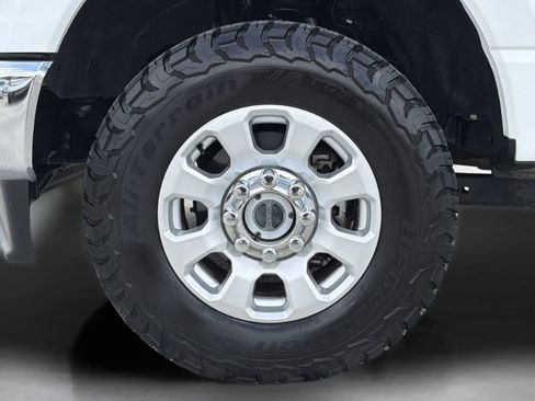 Used 2023 Ford F250 XLT w/ FX4 Off-Road Package AWD/4WD image 29