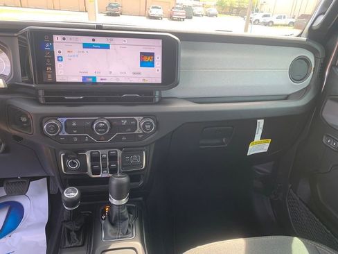 New 2025 Jeep Gladiator Sport image 22