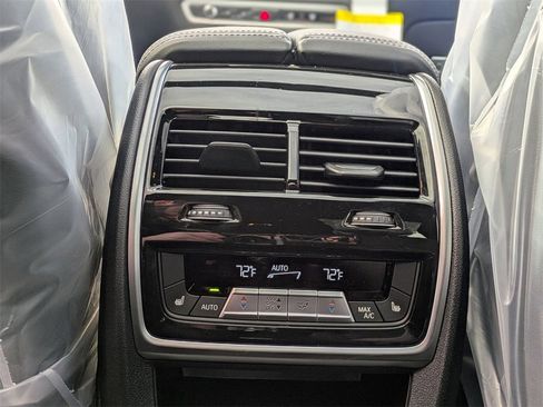 New 2025 BMW X7 xDrive40i w/ Premium Package image 18