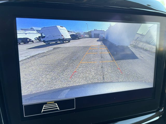 Used 2021 Chevrolet Traverse LT FWD image 17