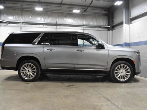 Certified 2023 Cadillac Escalade ESV Premium Luxury AWD/4WD image 29
