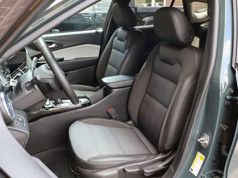 Used 2025 Chevrolet Trax LT w/ Driver Confidence Package FWD image 9