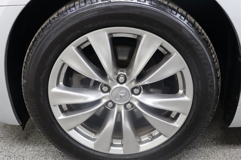 Used 2013 INFINITI M35 w/ Premium Pkg RWD image 31