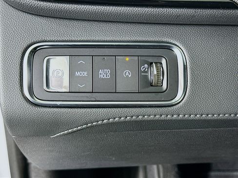 Used 2025 Buick Enclave Preferred image 17