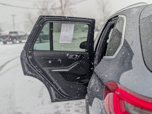 Used 2021 BMW X5 xDrive40i w/ Premium Package 3 image 38