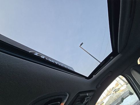 Used 2023 Hyundai Elantra Limited w/ Preferred Accessory Package image 10