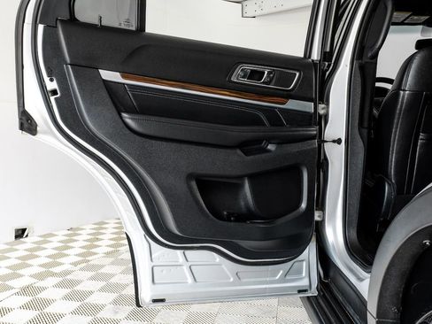 Used 2019 Ford Explorer Limited w/ Class III Trailer Tow Package FWD image 47