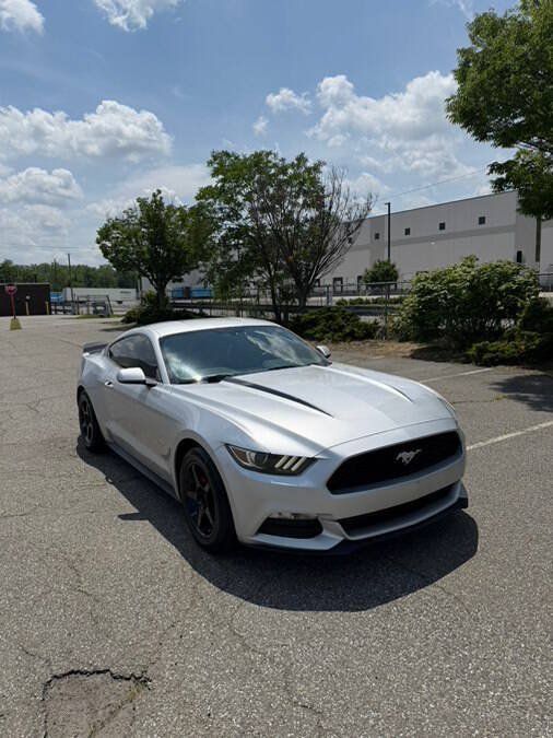 Used 2017 Ford Mustang Coupe RWD image 2