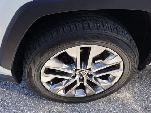 Used 2021 Toyota RAV4 XLE Premium FWD image 4