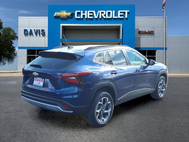 Used 2024 Chevrolet Trax LT w/ LT Convenience Package FWD image 3