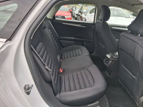 Used 2016 Ford Fusion SE FWD image 9