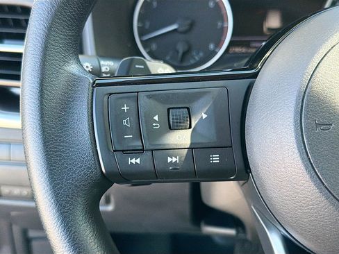 Used 2022 Nissan Rogue SV image 31