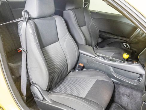 Used 2017 Dodge Challenger R/T image 38