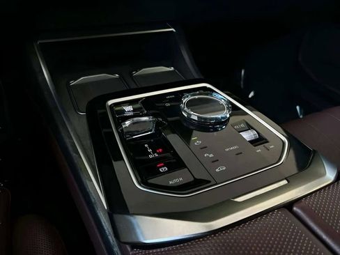 Used 2023 BMW 740i w/ Parking Assistance Package RWD image 27