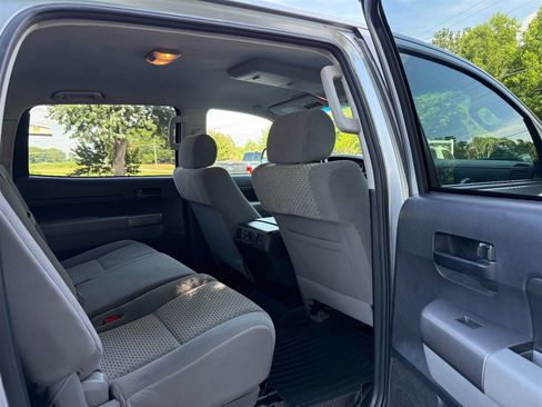 Used 2010 Toyota Tundra 4x4 CrewMax image 18