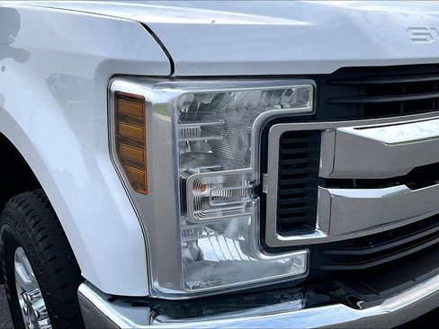 Used 2019 Ford F350 XLT w/ Camper Package AWD/4WD image 30