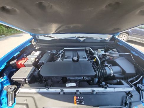 Used 2024 Chevrolet Colorado Z71 w/ Z71 Convenience Package 2 image 33