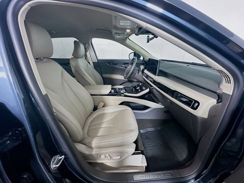 Used 2022 Lincoln Nautilus FWD w/ Premium Package image 33