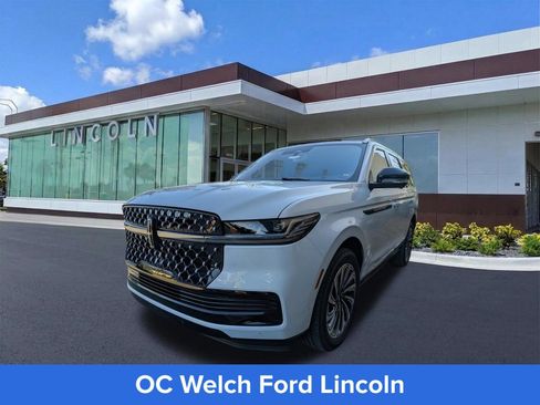 Certified 2025 Lincoln Navigator Black Label AWD/4WD image 8