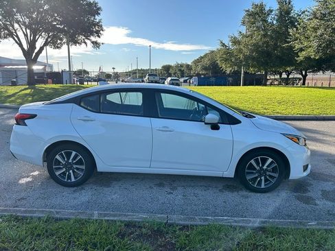 Used 2024 Nissan Versa SV FWD image 7
