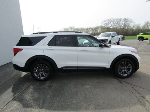 Used 2023 Ford Explorer XLT w/ Equipment Group 202A AWD/4WD image 7