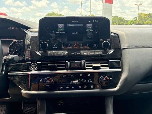 Used 2024 Nissan Pathfinder SL w/ SL Premium Package FWD image 24