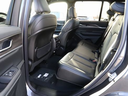 New 2025 Jeep Grand Cherokee Limited image 16