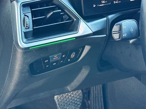 Certified 2023 BMW 330i 330i w/ Driving Assistance Package image 10