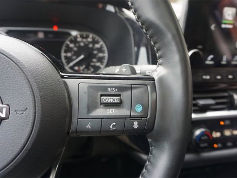 Used 2024 Nissan Pathfinder SL w/ SL Premium Package image 9