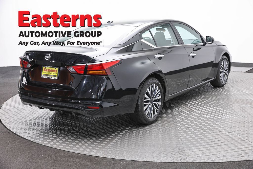 Used 2025 Nissan Altima 2.5 SV FWD image 7