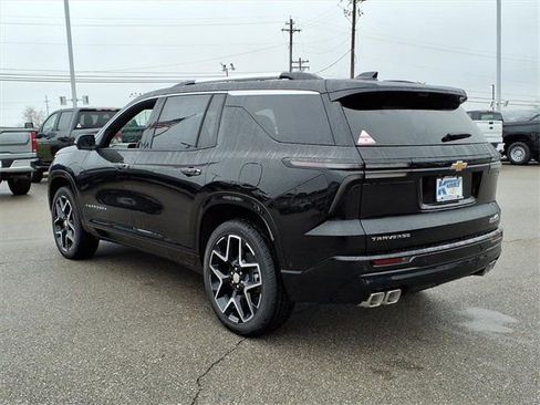 New 2026 Chevrolet Traverse High Country w/ LPO, Floor Liner Package FWD image 5