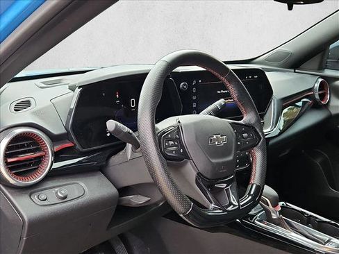 Used 2025 Chevrolet Trax RS w/ Driver Confidence Package image 9