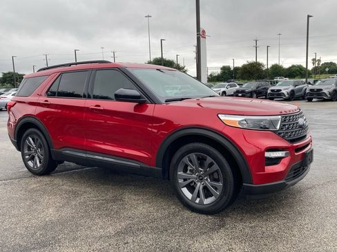 Used 2023 Ford Explorer XLT w/ Equipment Group 202A RWD image 3
