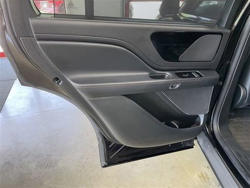 Used 2023 Lincoln Aviator AWD image 29