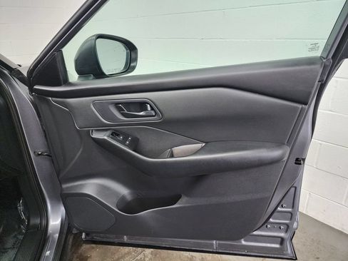 Used 2024 Nissan Rogue S FWD image 29