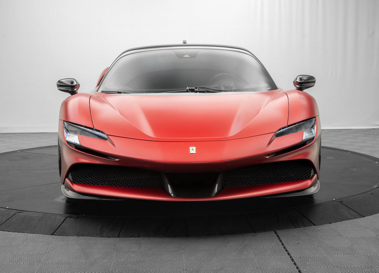 Used 2021 Ferrari SF90 Stradale AWD/4WD image 2