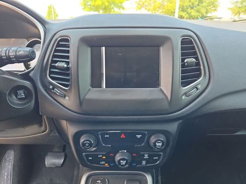 Used 2017 Jeep Compass Latitude w/ Popular Equipment Group FWD image 27